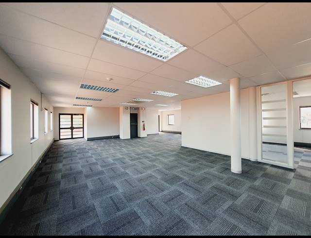 3,230M² BUSINESS TO LET IN VORNA VALLEY